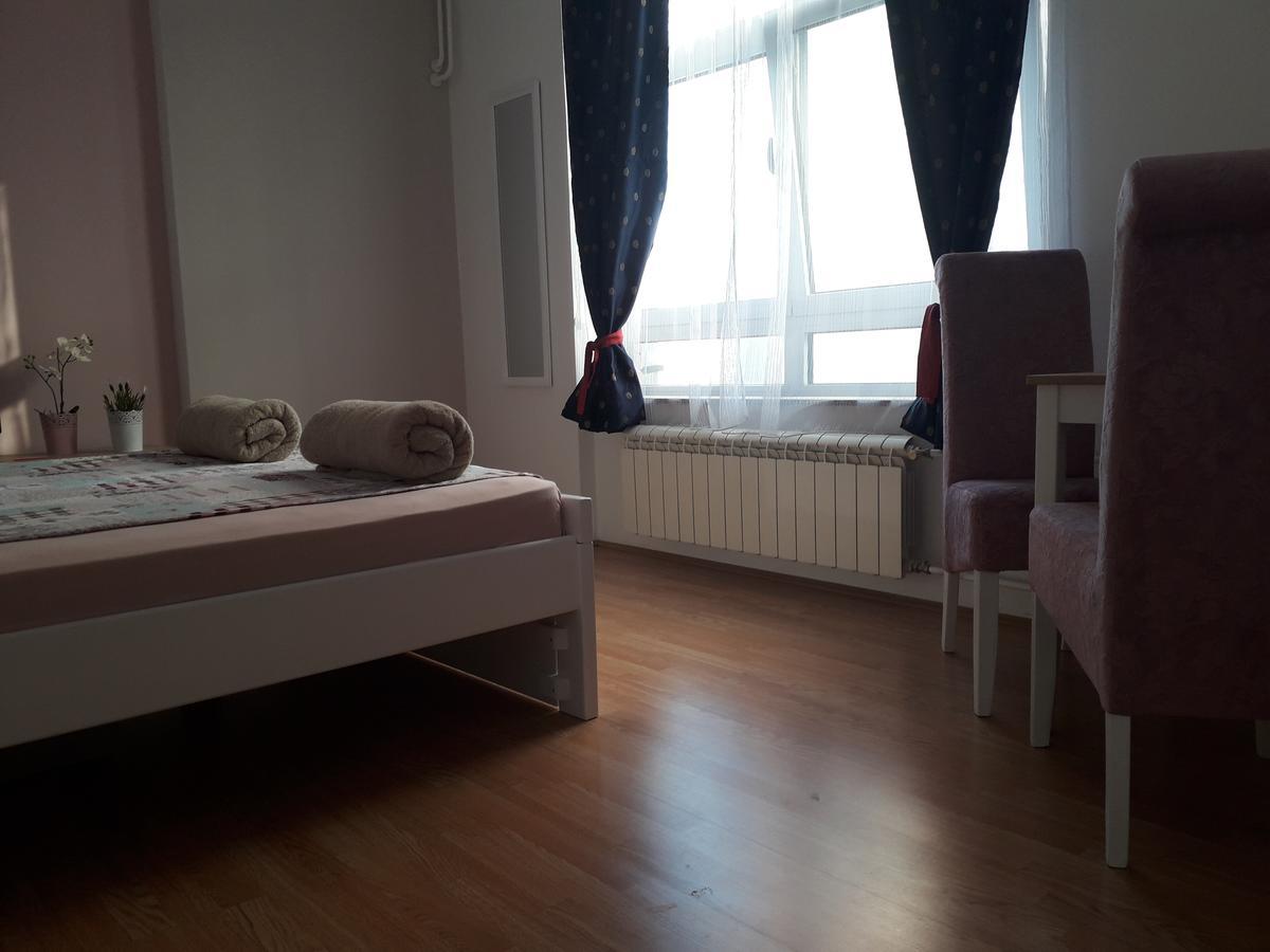 Studio Apartman Ld U Strogom Centru Újvidék Kültér fotó
