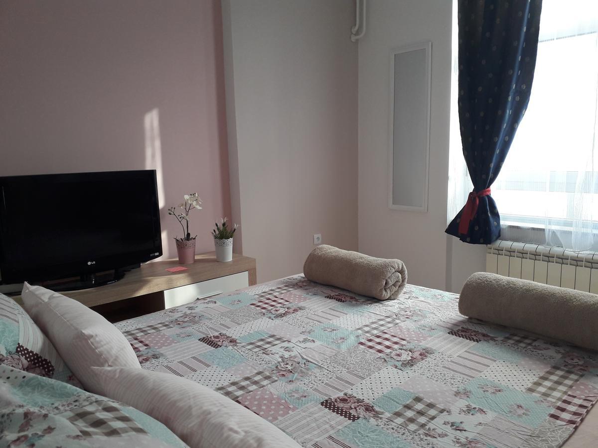 Studio Apartman Ld U Strogom Centru Újvidék Kültér fotó