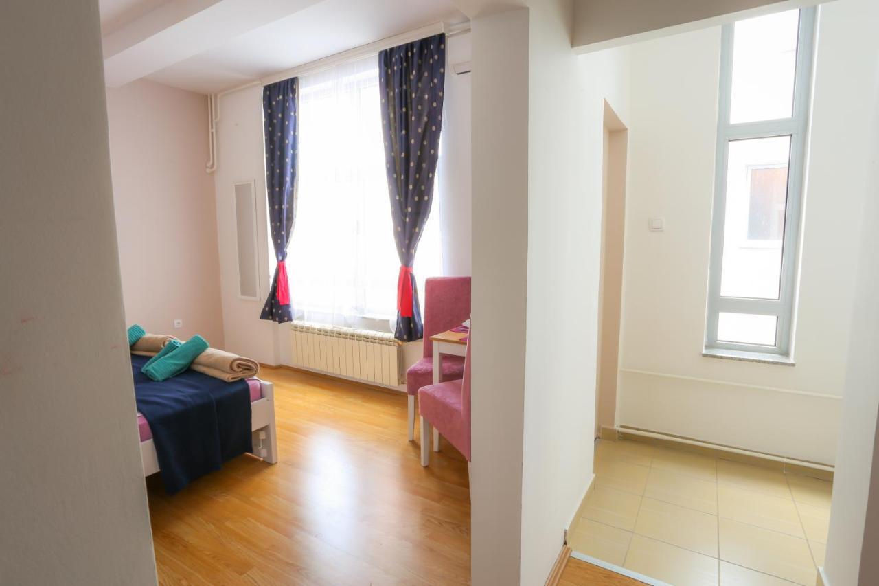 Studio Apartman Ld U Strogom Centru Újvidék Kültér fotó