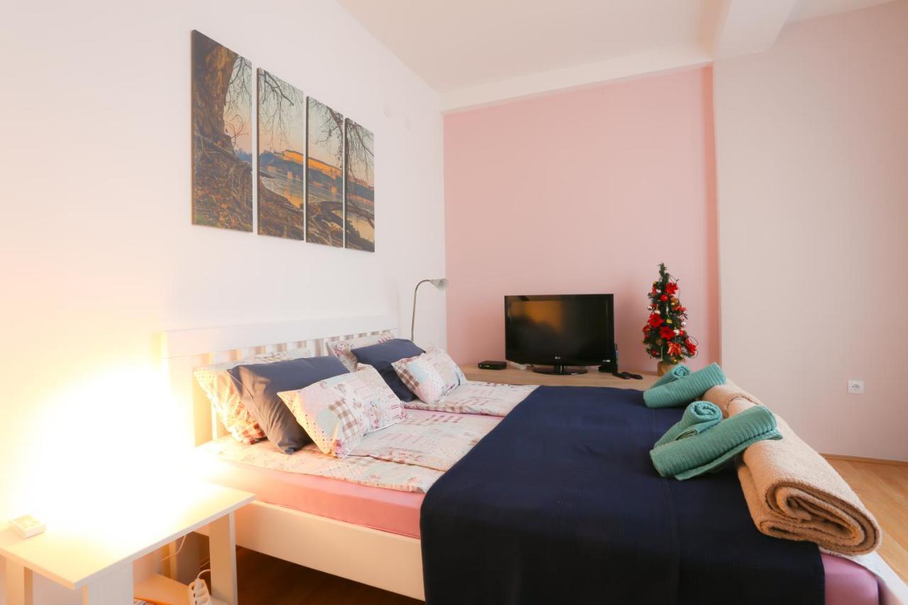 Studio Apartman Ld U Strogom Centru Újvidék Kültér fotó