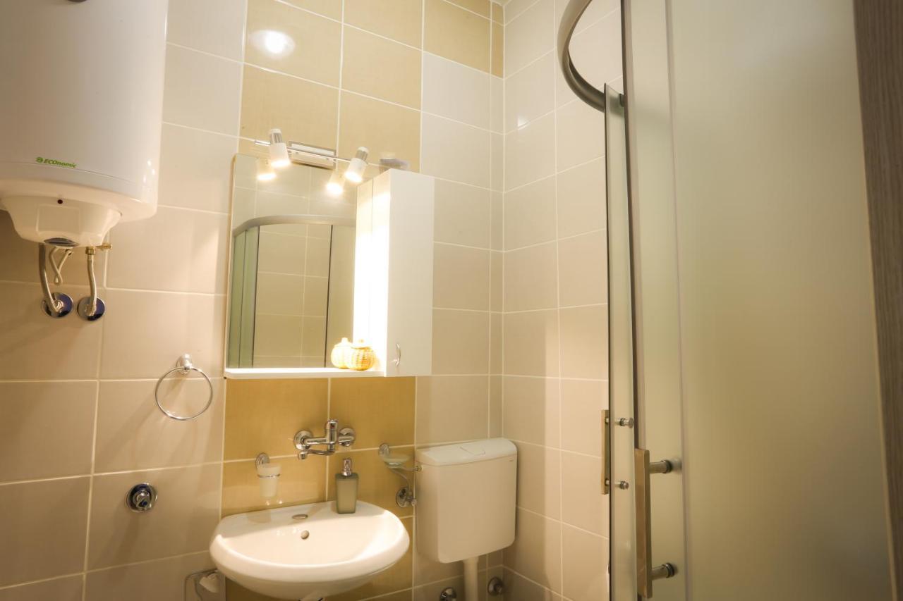 Studio Apartman Ld U Strogom Centru Újvidék Kültér fotó