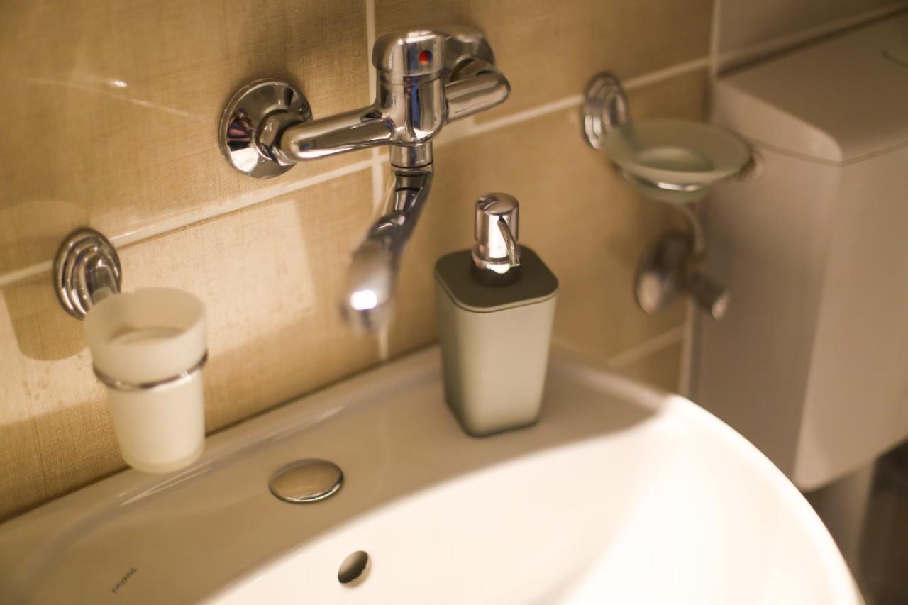 Studio Apartman Ld U Strogom Centru Újvidék Kültér fotó