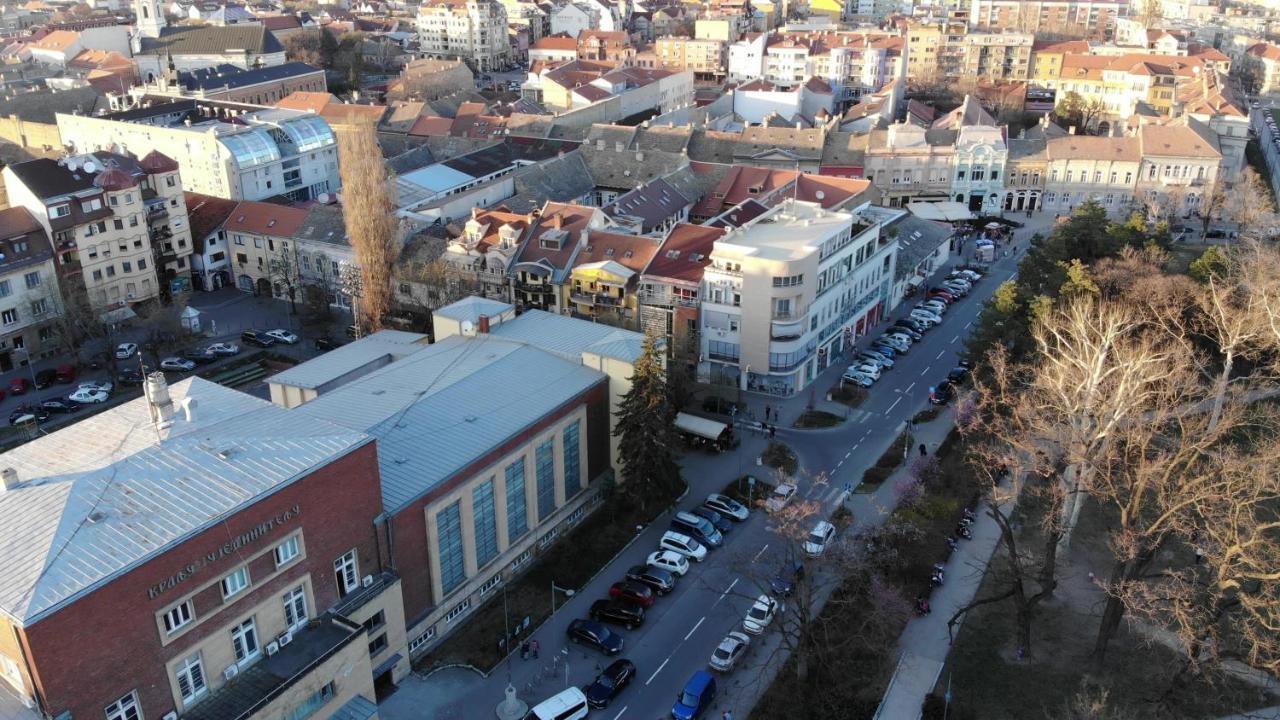 Studio Apartman Ld U Strogom Centru Újvidék Kültér fotó