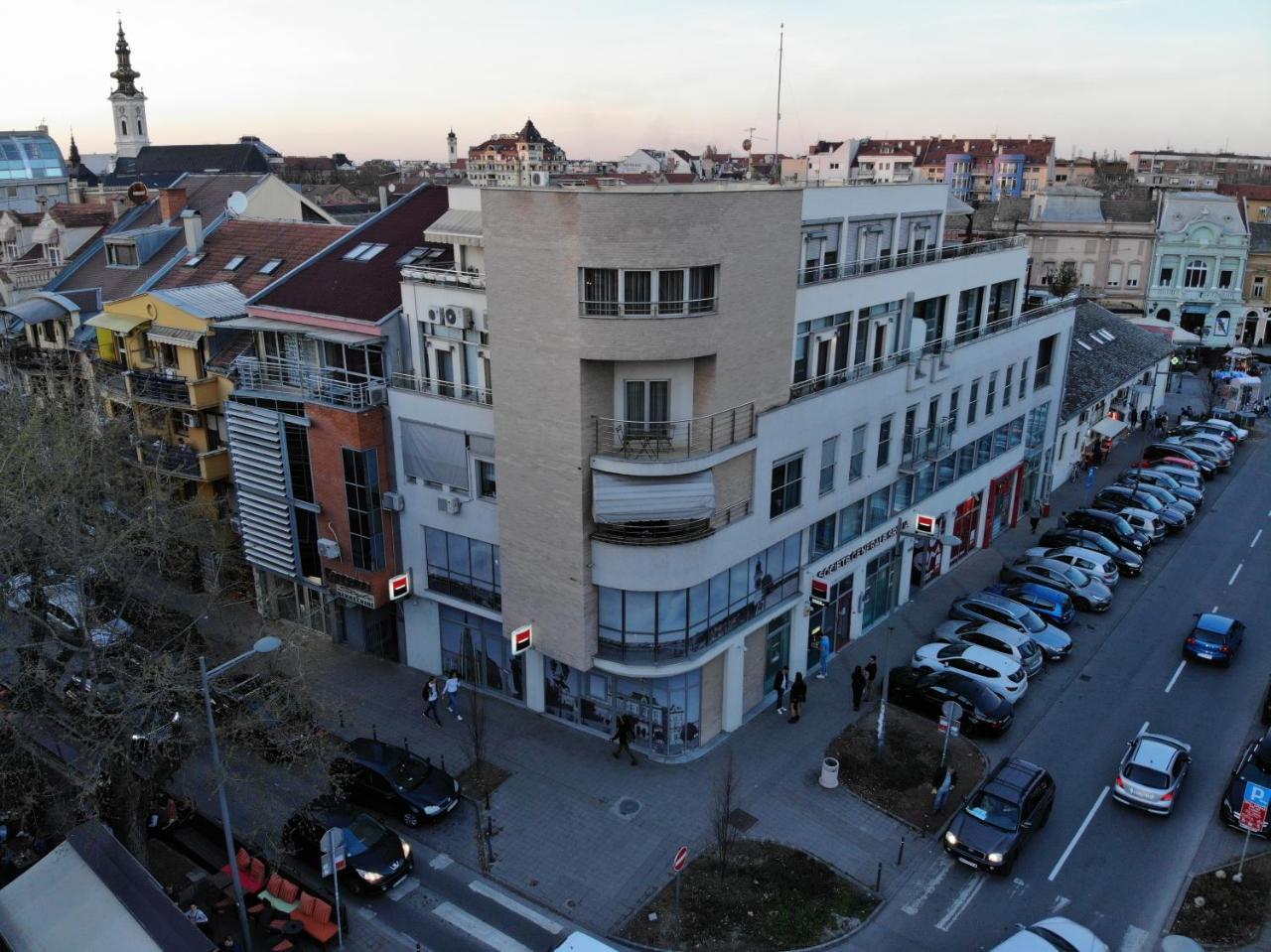 Studio Apartman Ld U Strogom Centru Újvidék Kültér fotó
